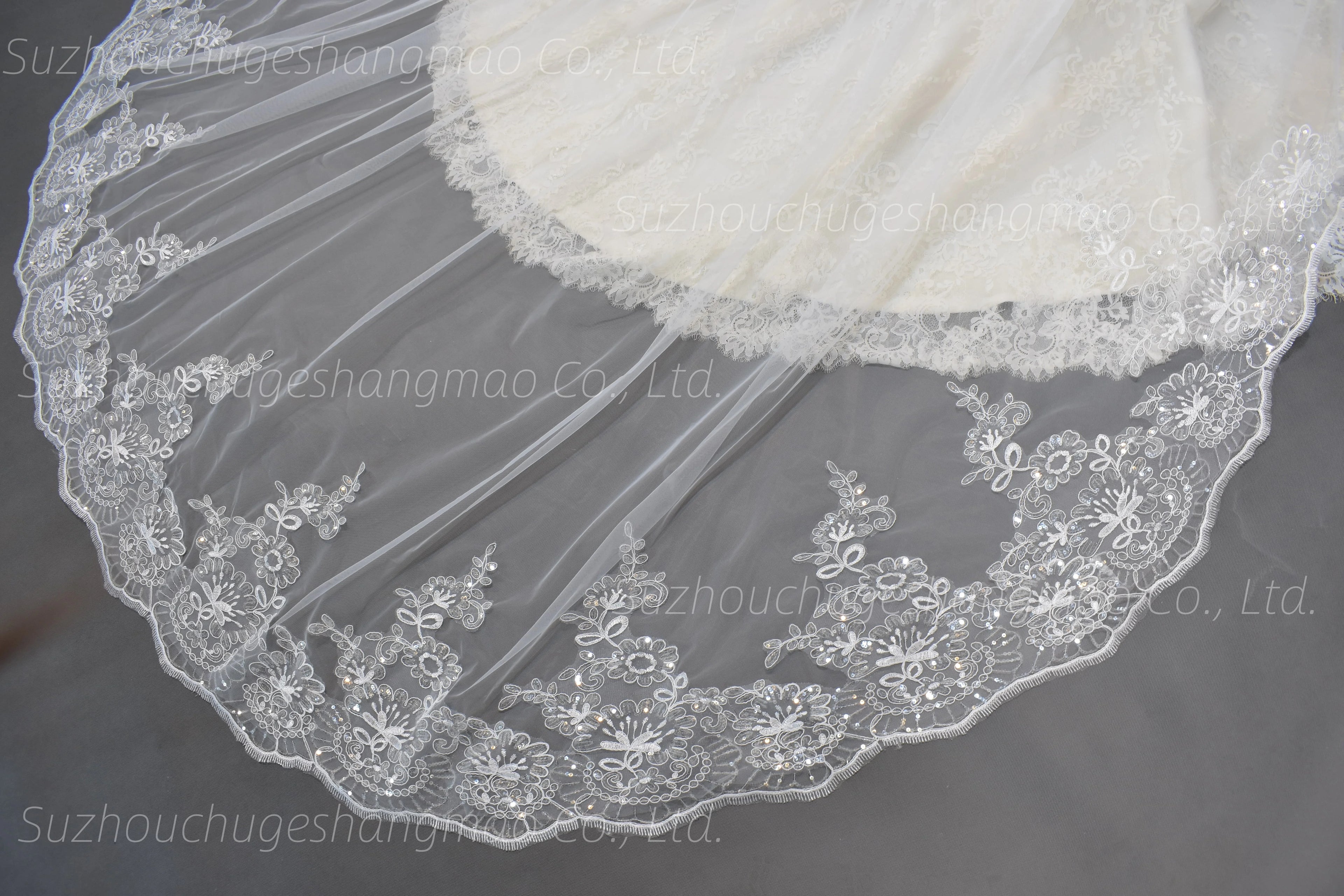 2025 Hot sell Wedding Veil Long Bridal Veils Lace Appliques Soft Net Cathedral Veil Beautiful