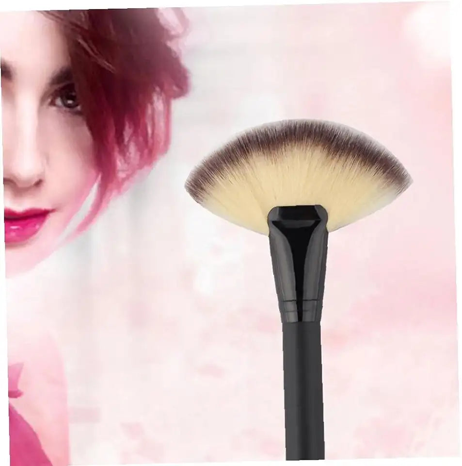 Soft Highlighter Fan Brush bristle detail