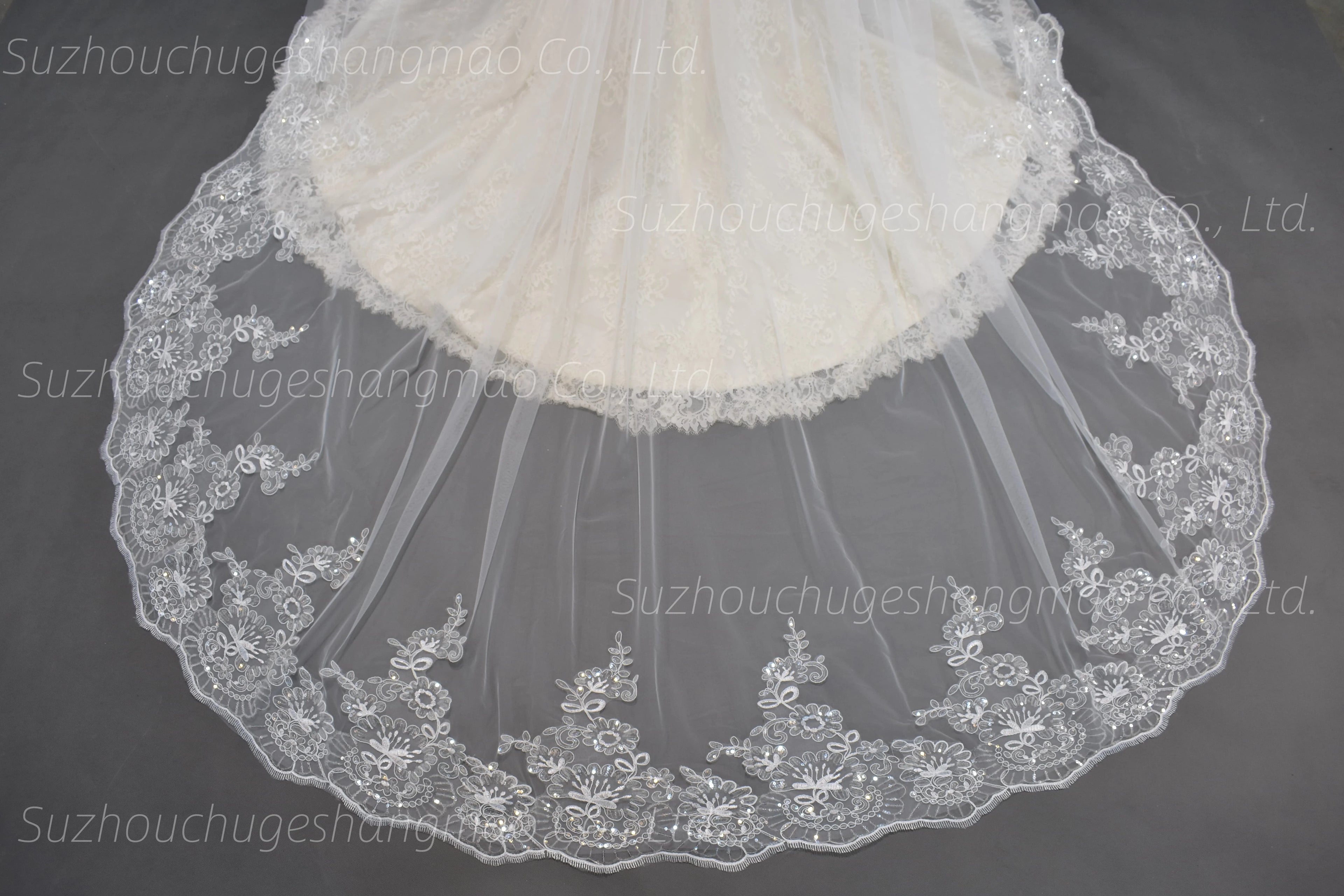 2025 Hot sell Wedding Veil Long Bridal Veils Lace Appliques Soft Net Cathedral Veil Beautiful