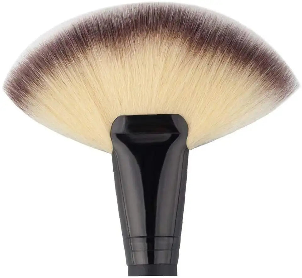 Soft Highlighter Fan Brush angled view