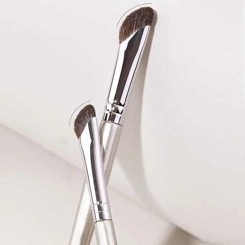 Precision Nose & Contour Shadow Brush head detail